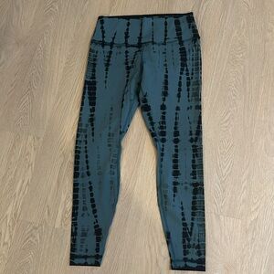 Lululemon Green and Black Tie Dye Leggings